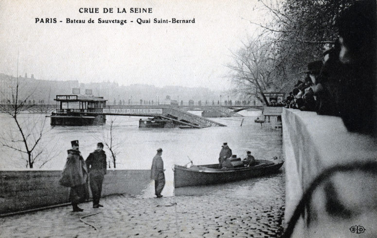 Bateau de sauvetage - Quai Saint-Bernard