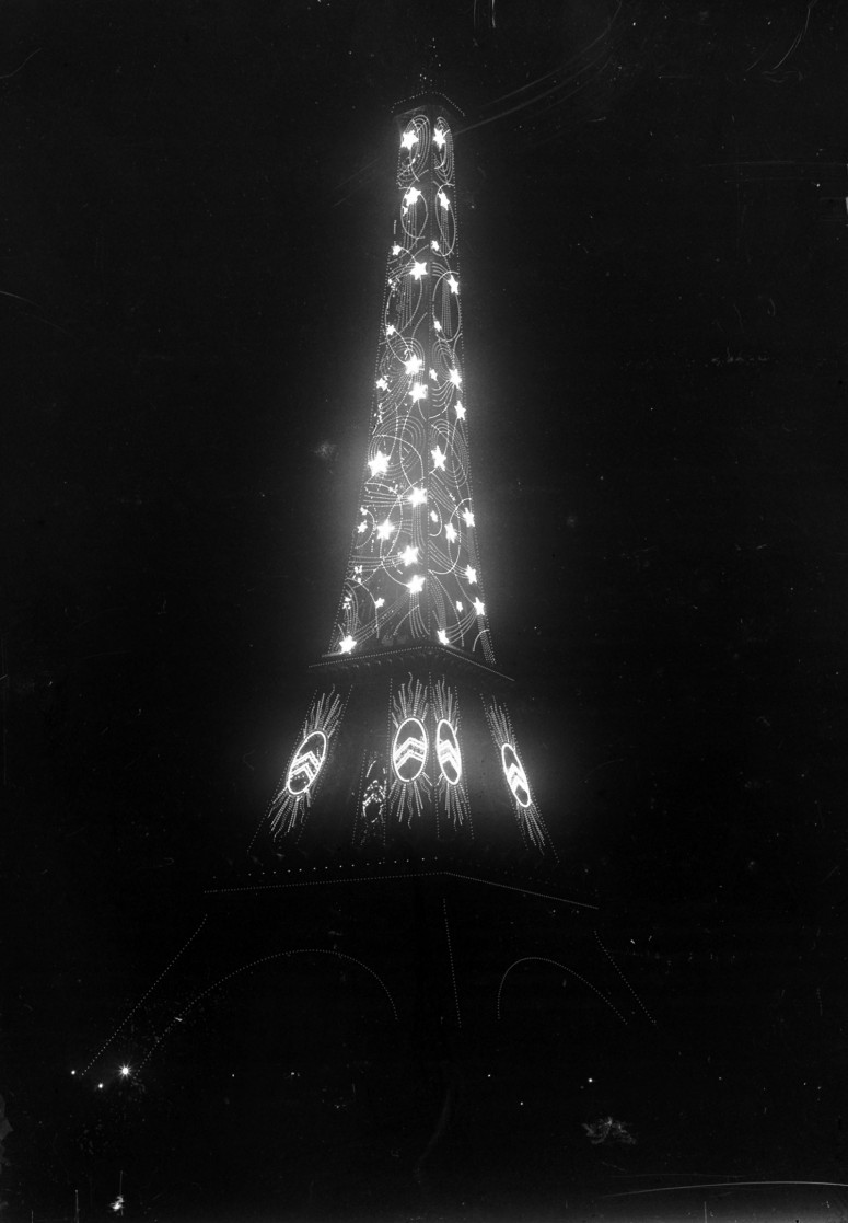 Les décorations "Citroën" de la Tour Eiffel.