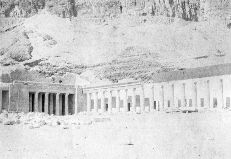 Portique de la 2e terrasse du temple de Deir El-Bahari
