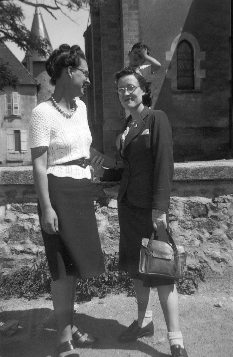 Jeunes femmes à la mode, années 40