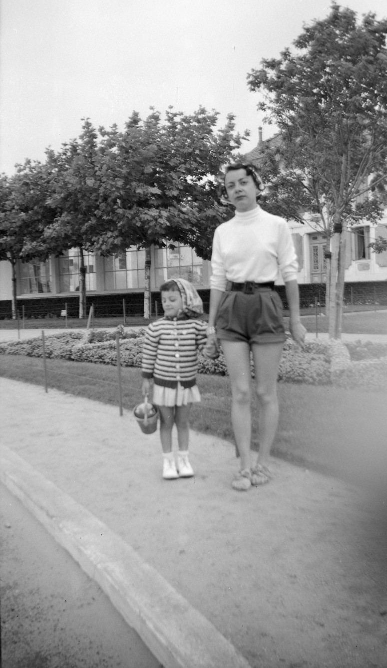 Une maman et sa fille, années 40