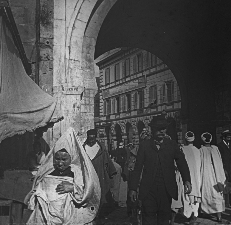 Tunis - Porte de France - Une juive