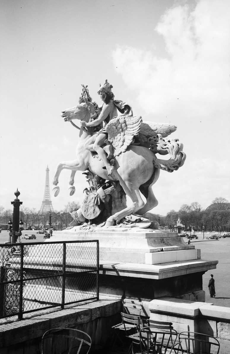 La Renommée et Mercure montés sur Pégase, place de la Concorde