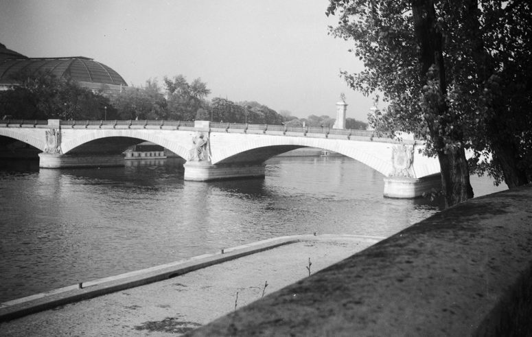 Le Pont des Invalides et le Grand Palais