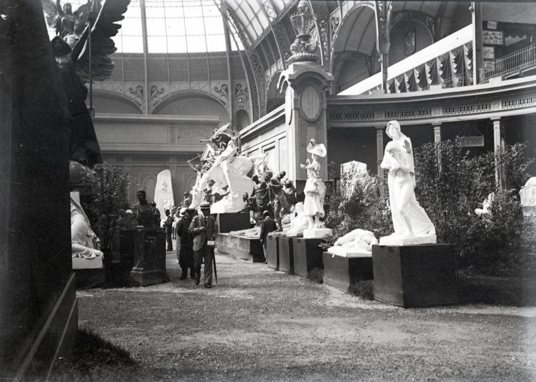 Intérieur du Grand Palais [exposition de peintures et sculptures]