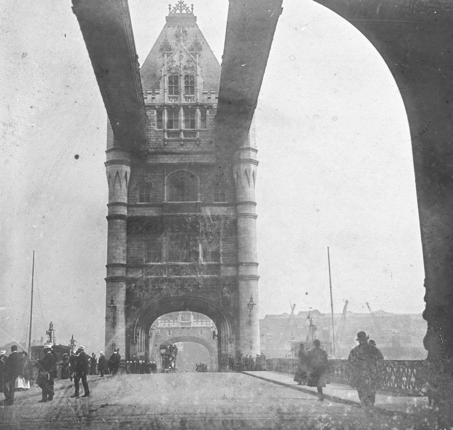 Tower Bridge, 1905