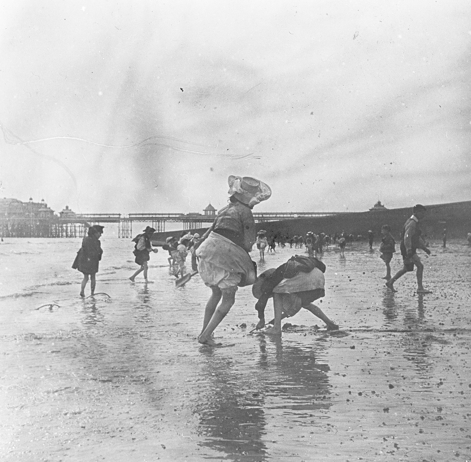 Sur la plage, Brighton, 1904