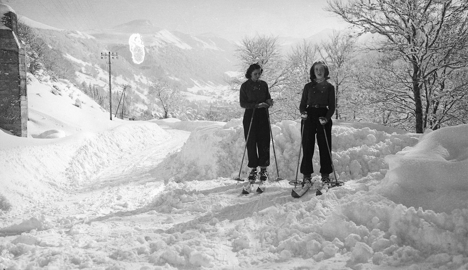 Hors-piste dans les Monts-Dore, années 30