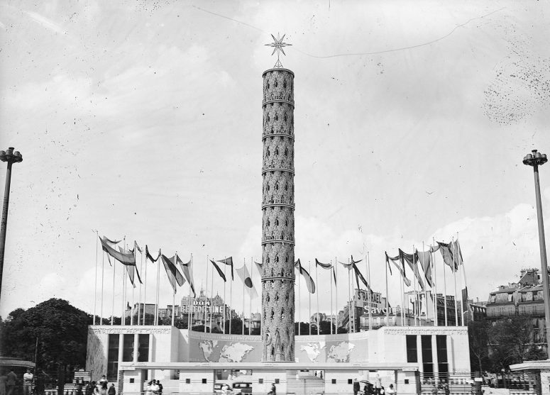 Le Monument de la Paix, place du Trocadéro